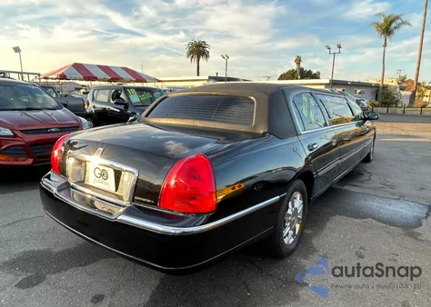 2007 Lincoln Town Car Executive из США, поврежденный, VIN 1L1FM88W77Y616843